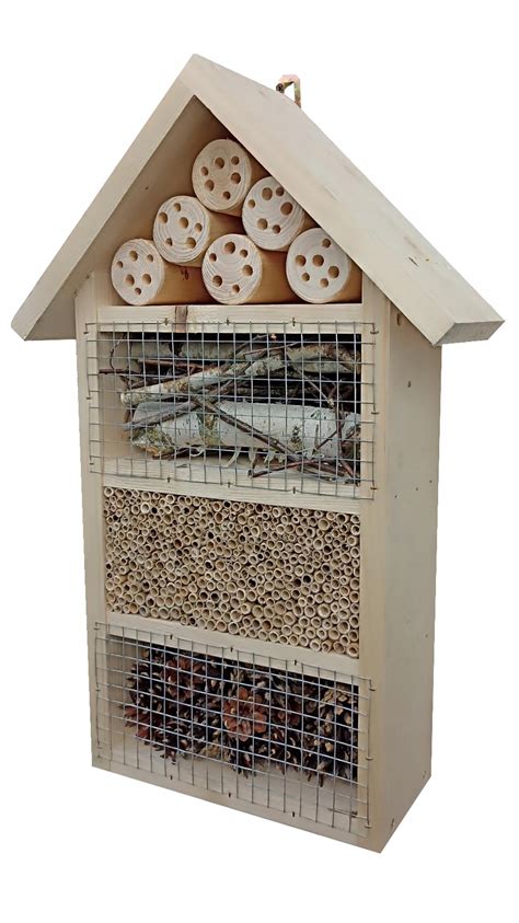 zdjęcie domku dla owadów zapylających w bioogrodzie