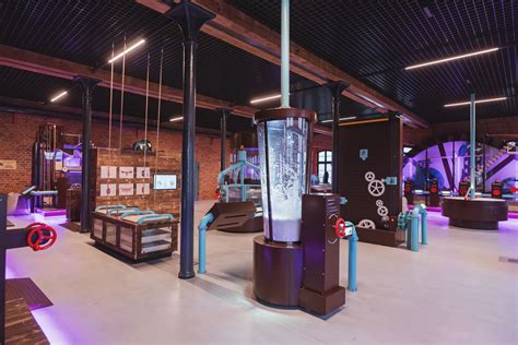 Animacja pokazująca proces łączenia dwóch złączy Storz poprzez obrót