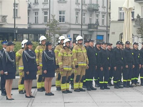 тематическое zdjęcie strażaków OSP Kuligów podczas uroczystości