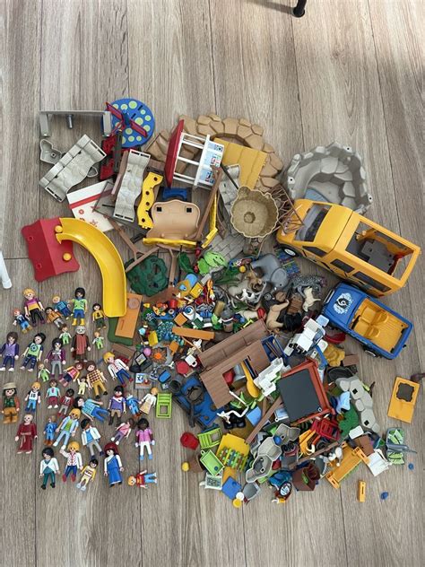 zdjęcie zróżnicowanych zestawów Playmobil