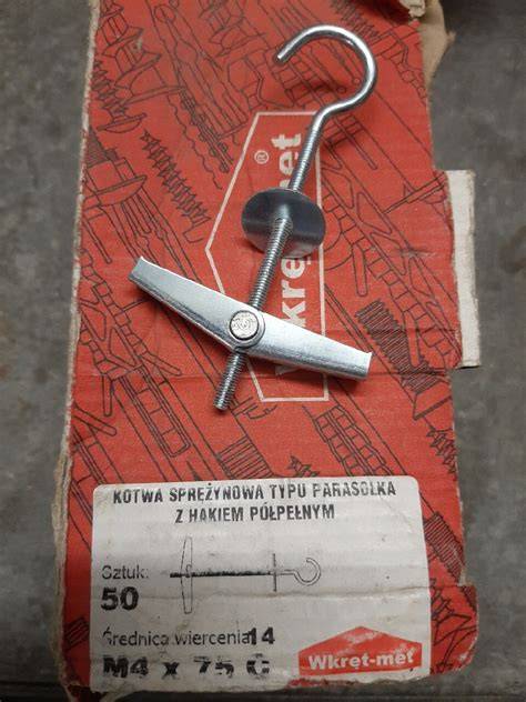 Tematyczne zdjęcie bosaka strażackiego z hakiem i grotem