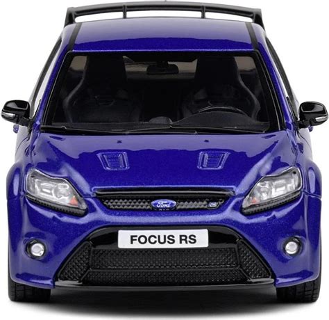 zdjęcie spalonego samochodu Ford Focus po podpaleniu