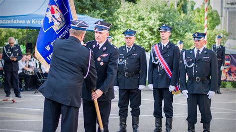 Uroczystość jubileuszu 120-lecia OSP Nowa Słupia, scena wręczania odznaczeń