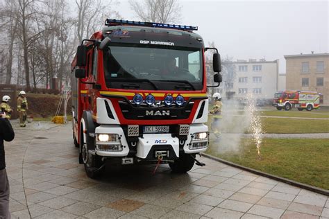 Wizualizacja zmodernizowanej remizy OSP Morawica, pokazująca nową elewację, dach i wieżyczkę
