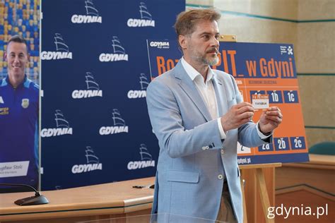 zdjęcie reprezentacji Kuźnicy Grodziskiej podczas wizytacji komisji konkursowej