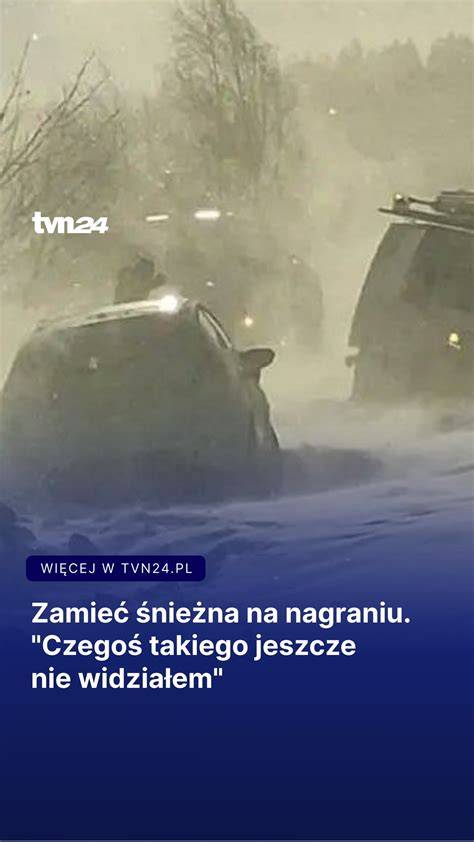 Ford Mustang zmagający się z zimowymi warunkami, strażacy udzielający pomocy