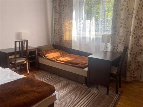 Zewnętrzny widok na budynek Akademii Pożarniczej w Warszawie