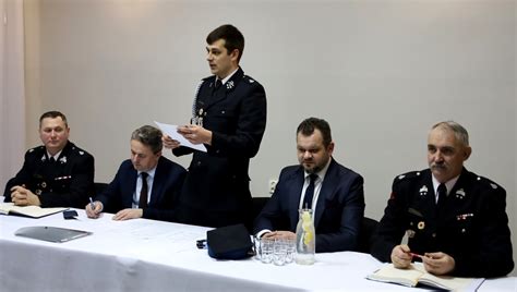 Spotkanie przedstawicieli samorządu i strażaków podczas zjazdu Miejsko-Gminnego Związku OSP w Kłodawie (powiat kolski)