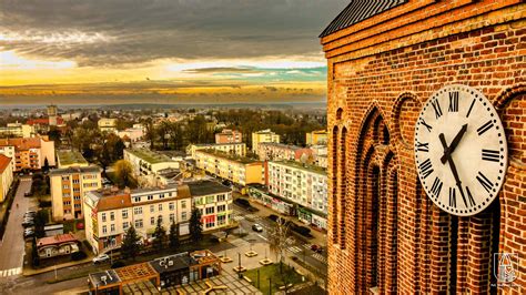 Thematyczne zdjęcie przedstawiające Melindę Gordon w otoczeniu subtelnych efektów wizualnych symbolizujących duchy