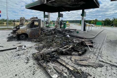 dymiący blok mieszkalny, pożar busa na stacji paliw w Kłobucku