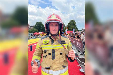 Zdjęcie strażaka w dobrze dopasowanym i czystym ubraniu bojowym Rosenbauer
