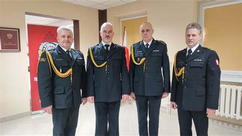 Oficjele PSP i samorządowcy podczas uroczystości