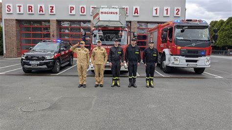 Zdjęcie przedstawiające strażaków OSP z powiatu kędzierzyńsko-kozielskiego podczas ćwiczeń