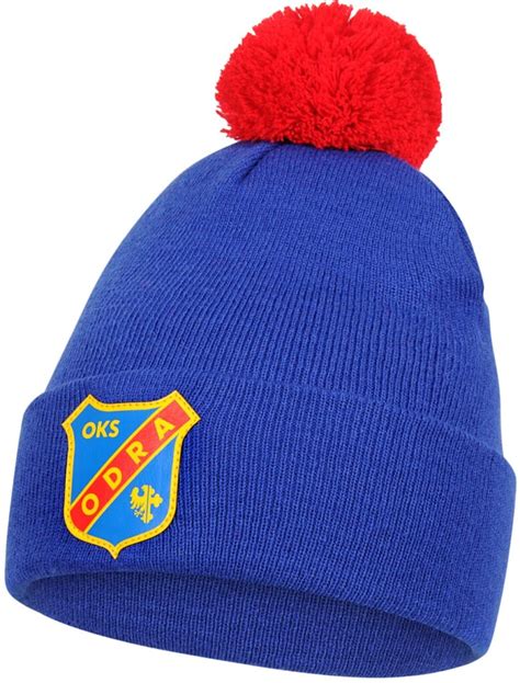 Katalog różnych modeli czapek zimowych OSP, z widocznymi logo i haftami