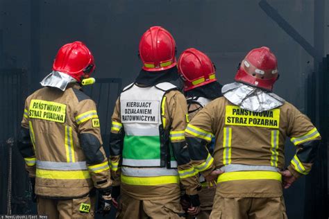 Strażak w półmaski filtrującej podczas ćwiczeń