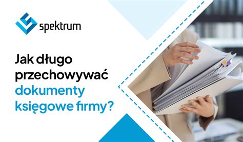 Tematyczne zdjęcie przedstawiające kalkulator, długopis, dokumenty księgowe i laptop z oprogramowaniem finansowym
