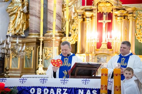 Zdjęcie proboszcza parafii w Gościnie ks. Andrzeja Dubla oraz Prezesa OSP Gościno, Krzysztofa Selerowicza