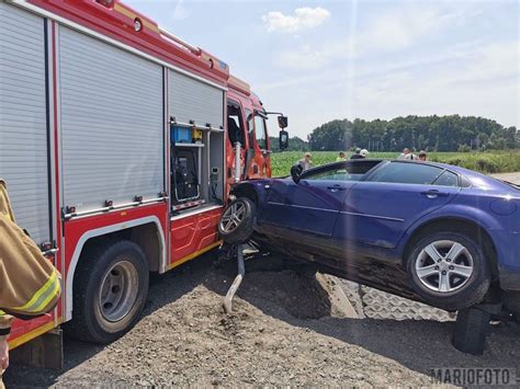 Schemat sytuacyjny skrzyżowania w Brześcach, gdzie doszło do zderzenia wozu strażackiego z samochodem osobowym