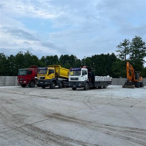 sprzęt budowlany firmy Kraz Transport Wykopy