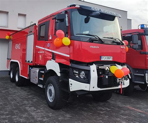 Specyfikacja techniczna potężnego wozu strażackiego Rosenbauer z dużym zbiornikiem wody