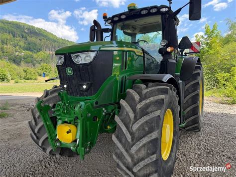 Ciągnik John Deere 6R 250 z beczkowozem w konfiguracji wozu strażackiego