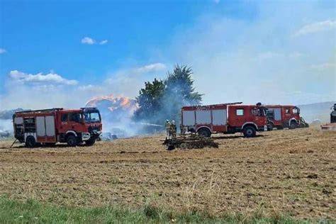 Akcja gaśnicza pożaru bel słomy
