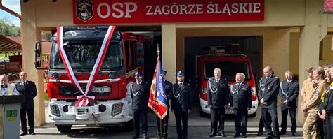Uroczystość przekazania samochodu OSP, strażacy i władze