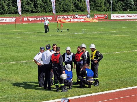 Zdjęcie przedstawiające zawodników podczas Krajowych Zawodów Sportowo-Pożarniczych w Kalwarii Zebrzydowskiej.