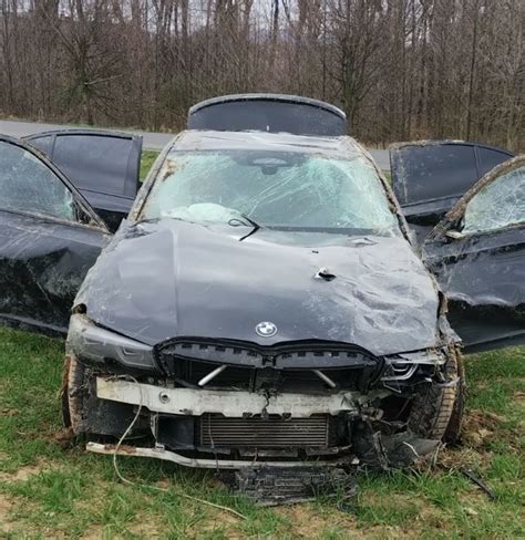 Zniszczone BMW po pożarze