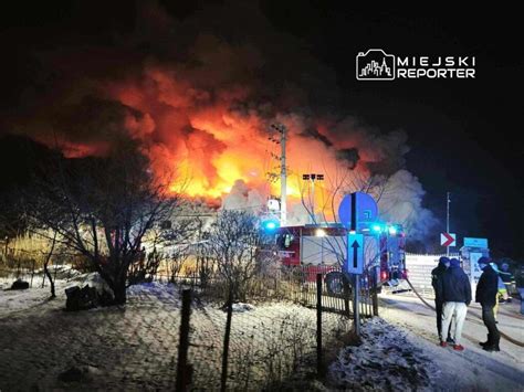 zdjęcie płonącego klubu Mega Music w Wildze