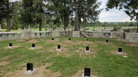 Zdjęcie nieistniejącego już cmentarza wojennego w Psucinie z okresu I wojny światowej