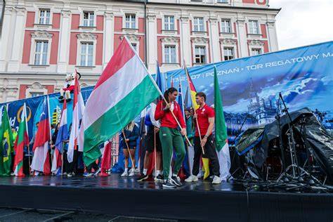 otwarcie zawodów, defilada drużyn młodzieżowych na stadionie