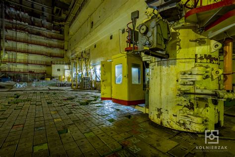 Wnętrze zniszczonego reaktora w elektrowni Czarnobyl po wybuchu
