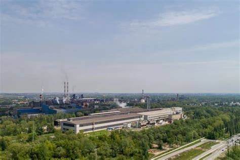 Widok na olsztyńską elektrociepłownię w nocy