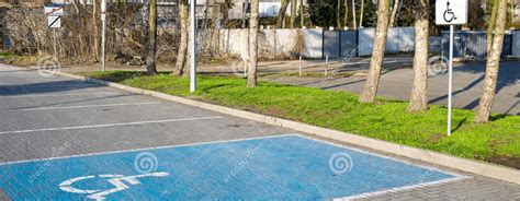 zdjęcie wraku samochodu blokującego miejsce parkingowe w Rzeszowie