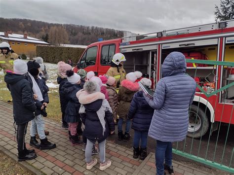 Zdjęcie przedstawiające starą remizę OSP Grabówka