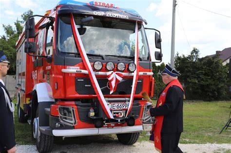Zdjęcie historycznej remizy lub strażaków z początków OSP Złotniki