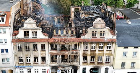 ilustracja pożaru kamienicy mieszkalnej