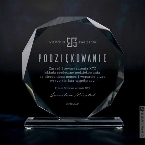 Statuetka w podziękowaniu za rozwój ochrony przeciwpożarowej dla lokalnych jednostek