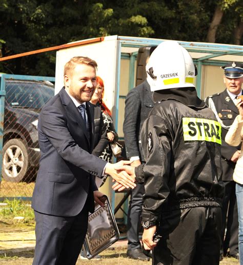Strażacy z OSP podczas zawodów sportowo-pożarniczych