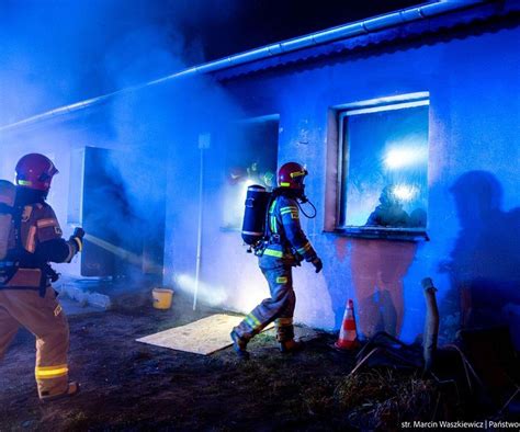 schemat akcji ratunkowej podczas pożaru z ewakuacją przez okno