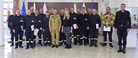 Szkolenie kierowców pojazdów uprzywilejowanych na płycie poślizgowej