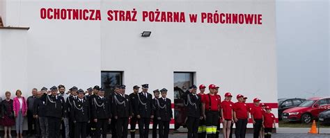 Zdjęcie nowej remizy OSP w Wierzbinku podczas uroczystości otwarcia