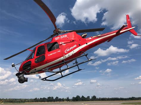 fot. Helikoptery gaśnicze nad lasem podczas akcji