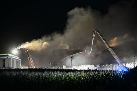 Schemat akcji gaśniczej w płonącej hali