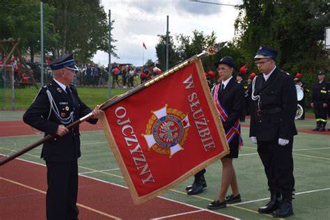 Archiwalne zdjęcie członków OSP Budy-Wyki lub sztandaru jednostki