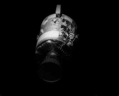 zdjęcie modułu serwisowego Apollo 13 po eksplozji