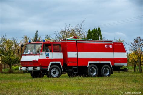 Klasyczny Jelcz 022 w akcji gaśniczej