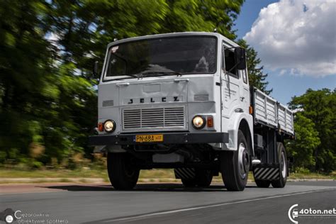 Historyczny Jelcz 325 w muzeum motoryzacyjnym