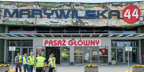 Zdjęcie spalonej hali targowej Marywilska 44 po pożarze
